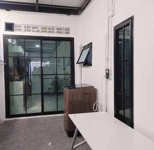 Holiday home 辉煌夜市 4房泳池花园别墅 订4日提供免费接机一次
