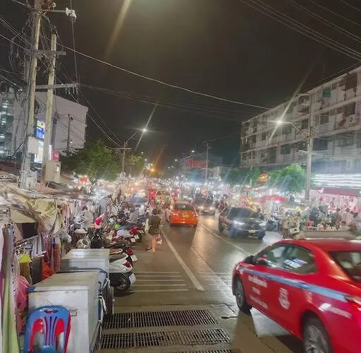 辉煌夜市 4房泳池花园别墅 订4日提供免费接机一次 Holiday home